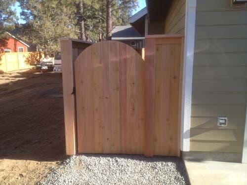 Basic cedar gate along side of house