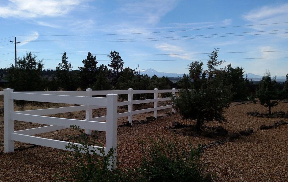 Vinyl fencing in central Oregon
